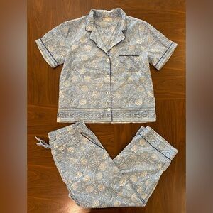 Roller Rabbit Pajama Set Blue and White Floral Women’s Medium Short Sleeve/Pants